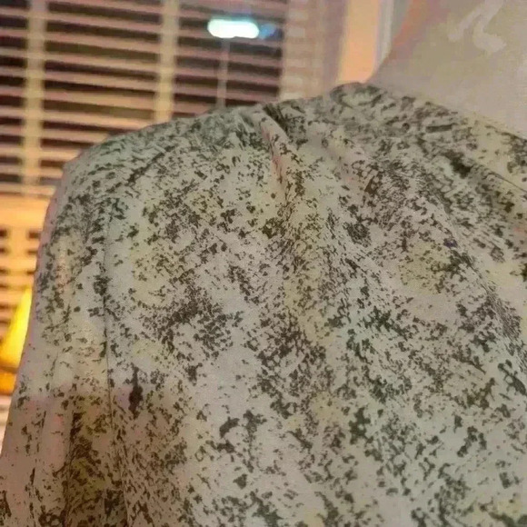 Women's Porophrase Top Sizes XL - Picture 4 of 10